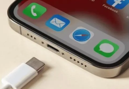 正镶白苹果15维修分享iPhone15改USB-C接口后能和安卓用户互借充电器吗